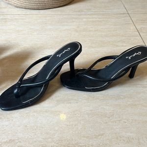 Black leather thong sandals